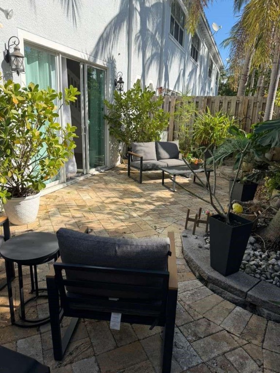 FLORIDIAN ESTATES - Residential Lease