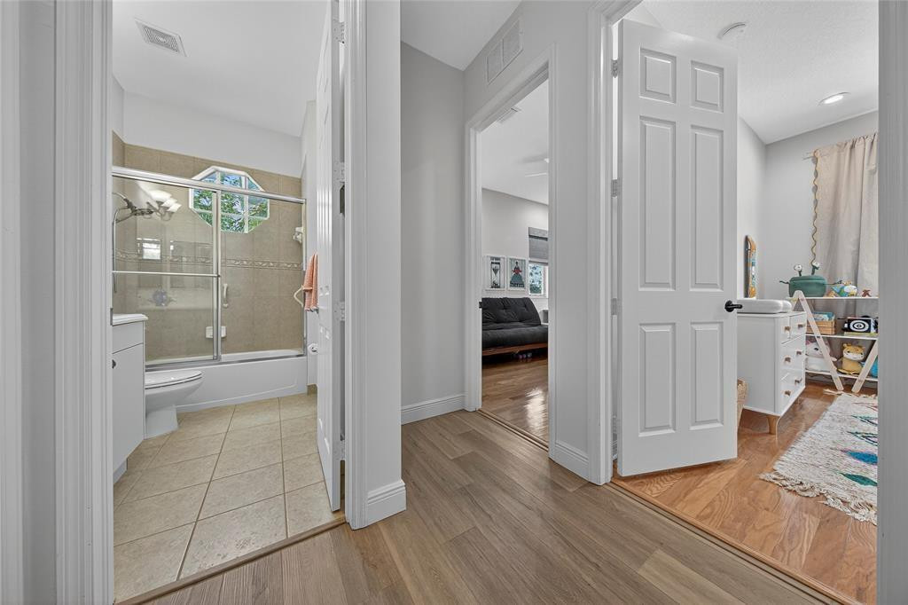 FLORIDIAN ESTATES - Residential Lease