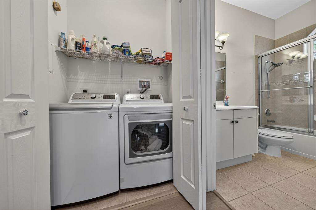 FLORIDIAN ESTATES - Residential Lease