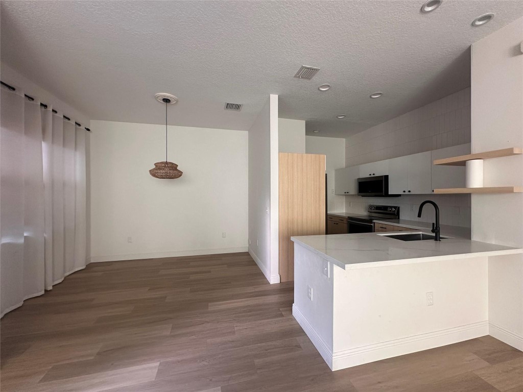 FLORIDIAN ESTATES - Residential Lease