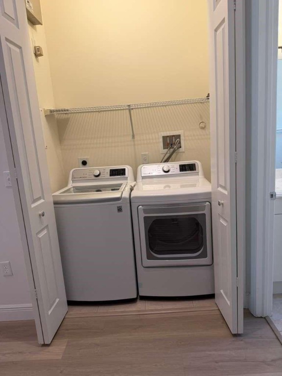 FLORIDIAN ESTATES - Residential Lease