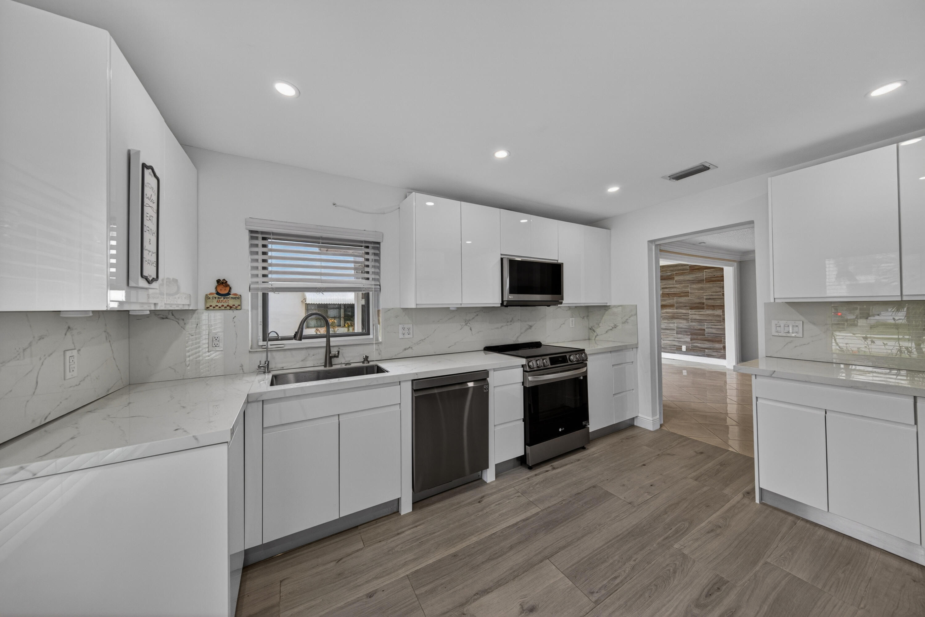 LEISUREVILLE SECOND SEC - Residential