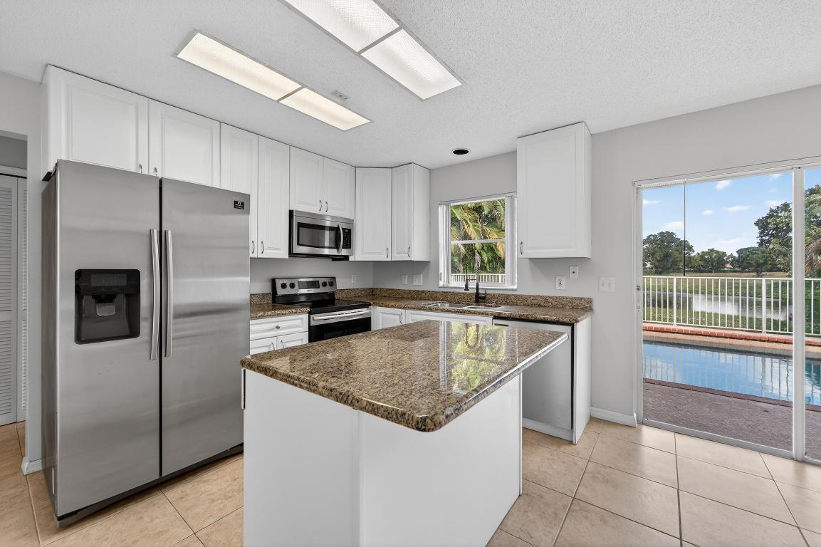 FAIRWAY COVE OF WELLINGTON - Residential