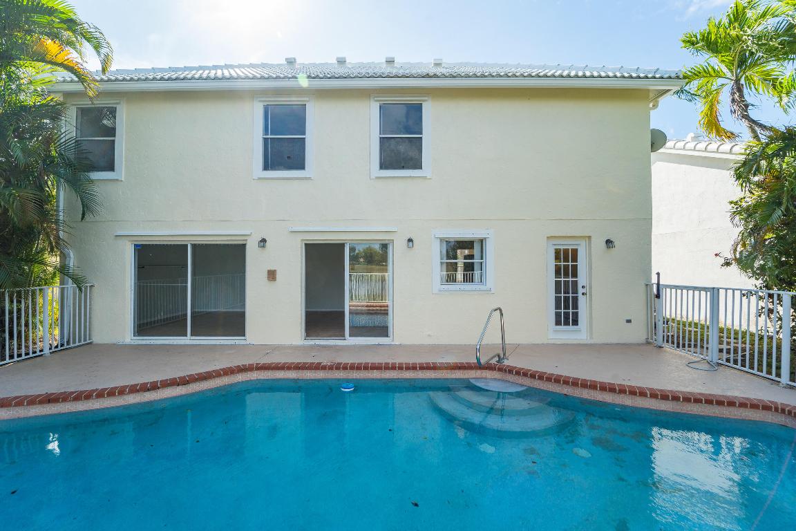 FAIRWAY COVE OF WELLINGTON - Residential