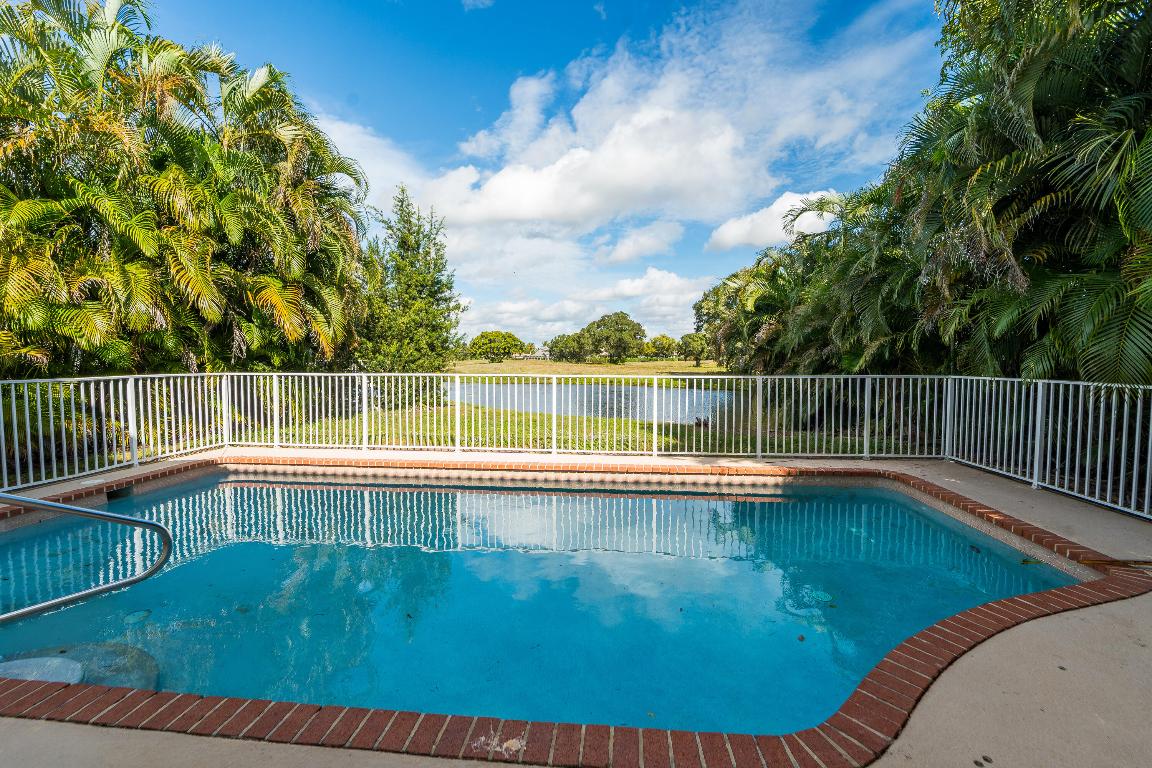 FAIRWAY COVE OF WELLINGTON - Residential