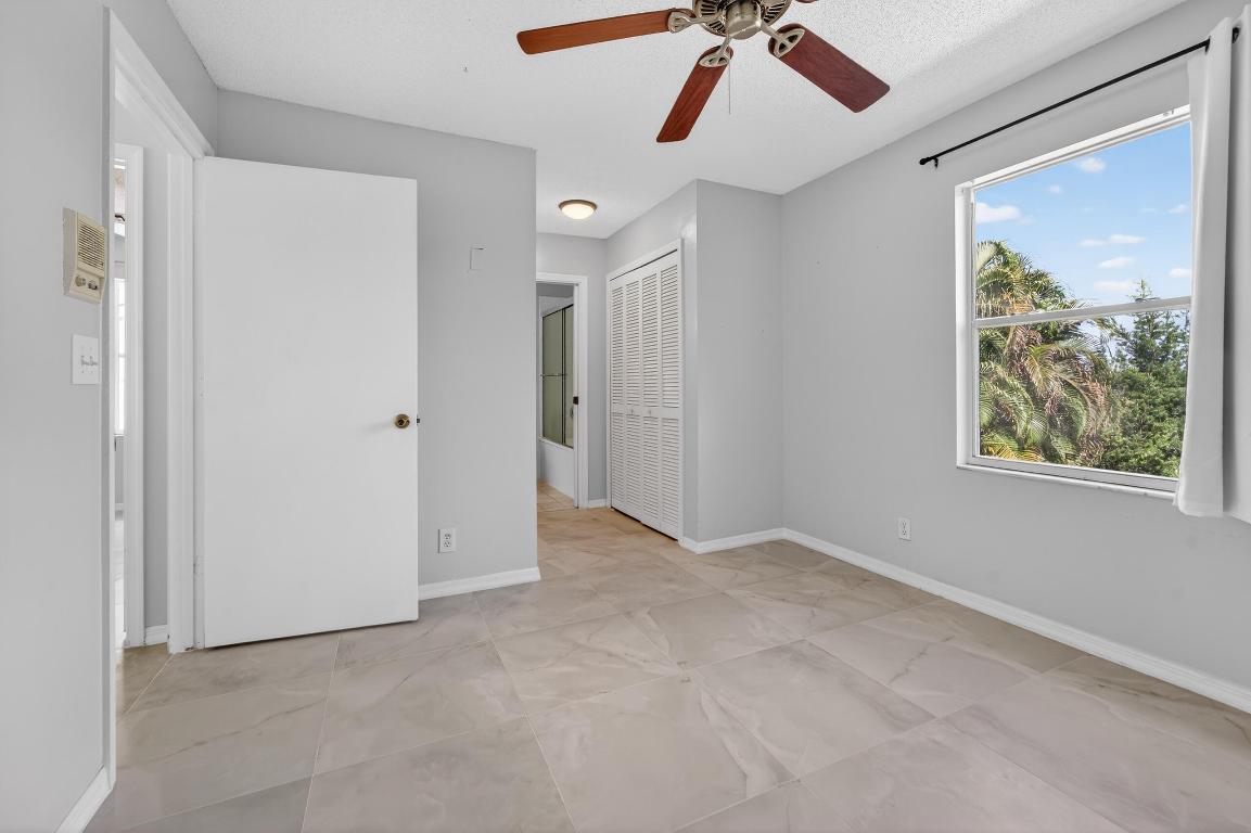 FAIRWAY COVE OF WELLINGTON - Residential