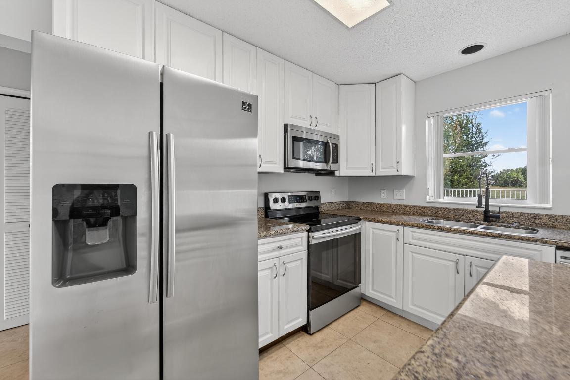 FAIRWAY COVE OF WELLINGTON - Residential