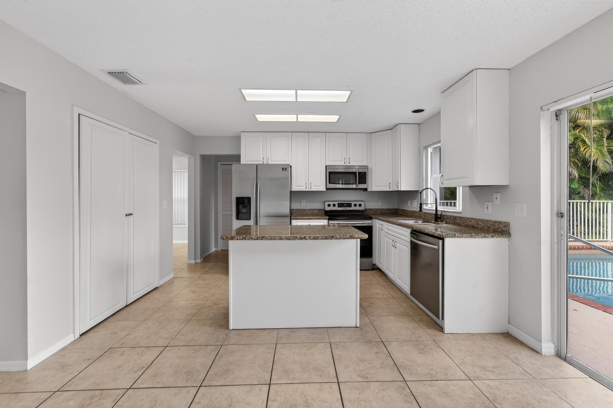 FAIRWAY COVE OF WELLINGTO - Residential