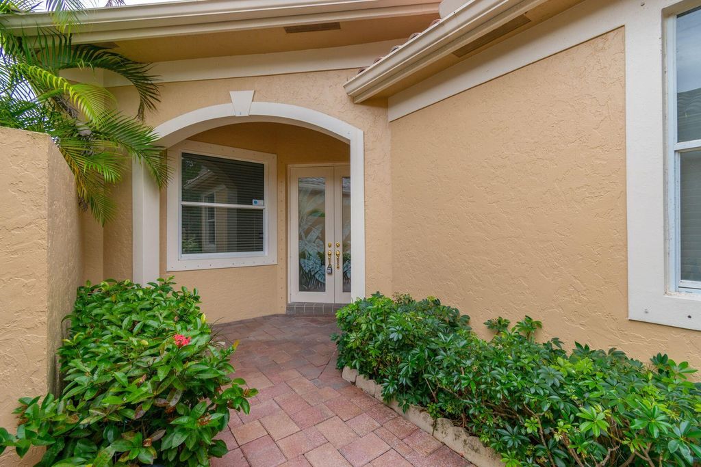 Photo of 2466 Bay Isle Ct, Weston, FL 33327 (MLS # B26000503)