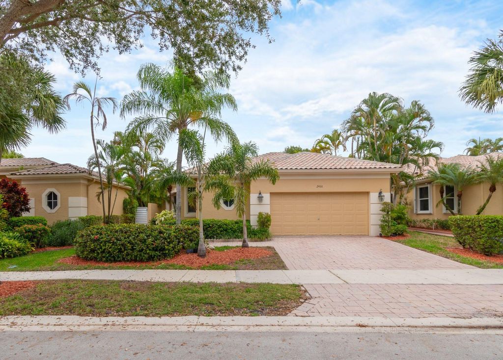 Photo of 2466 Bay Isle Ct, Weston, FL 33327 (MLS # B26000503)