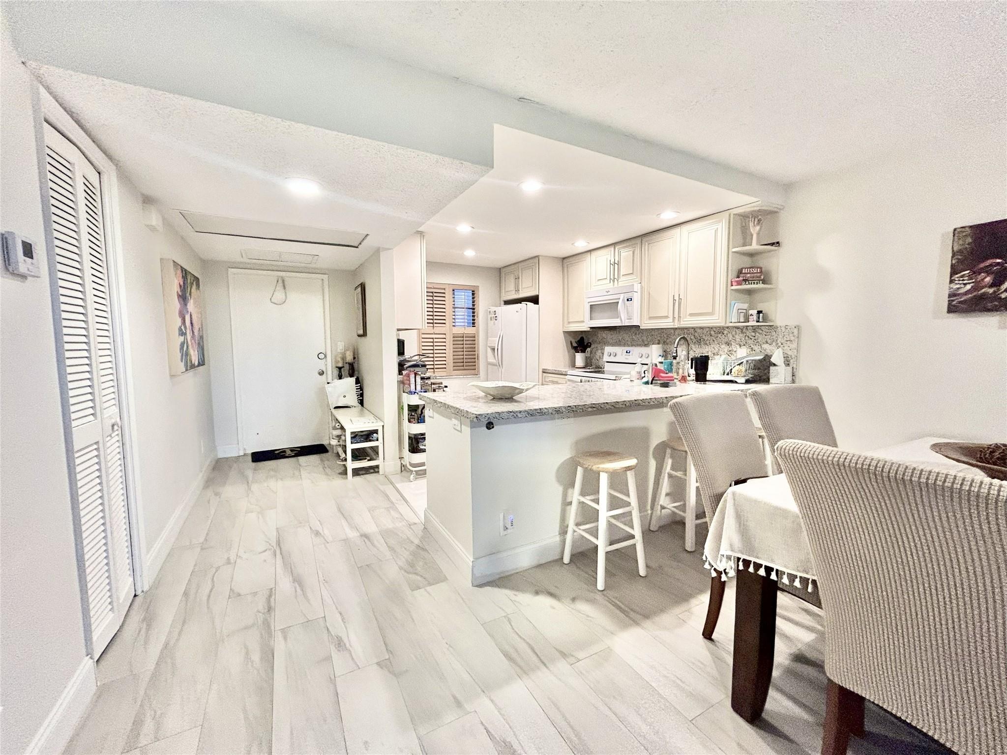 No 70 Palm-Aire Country C - Residential Lease