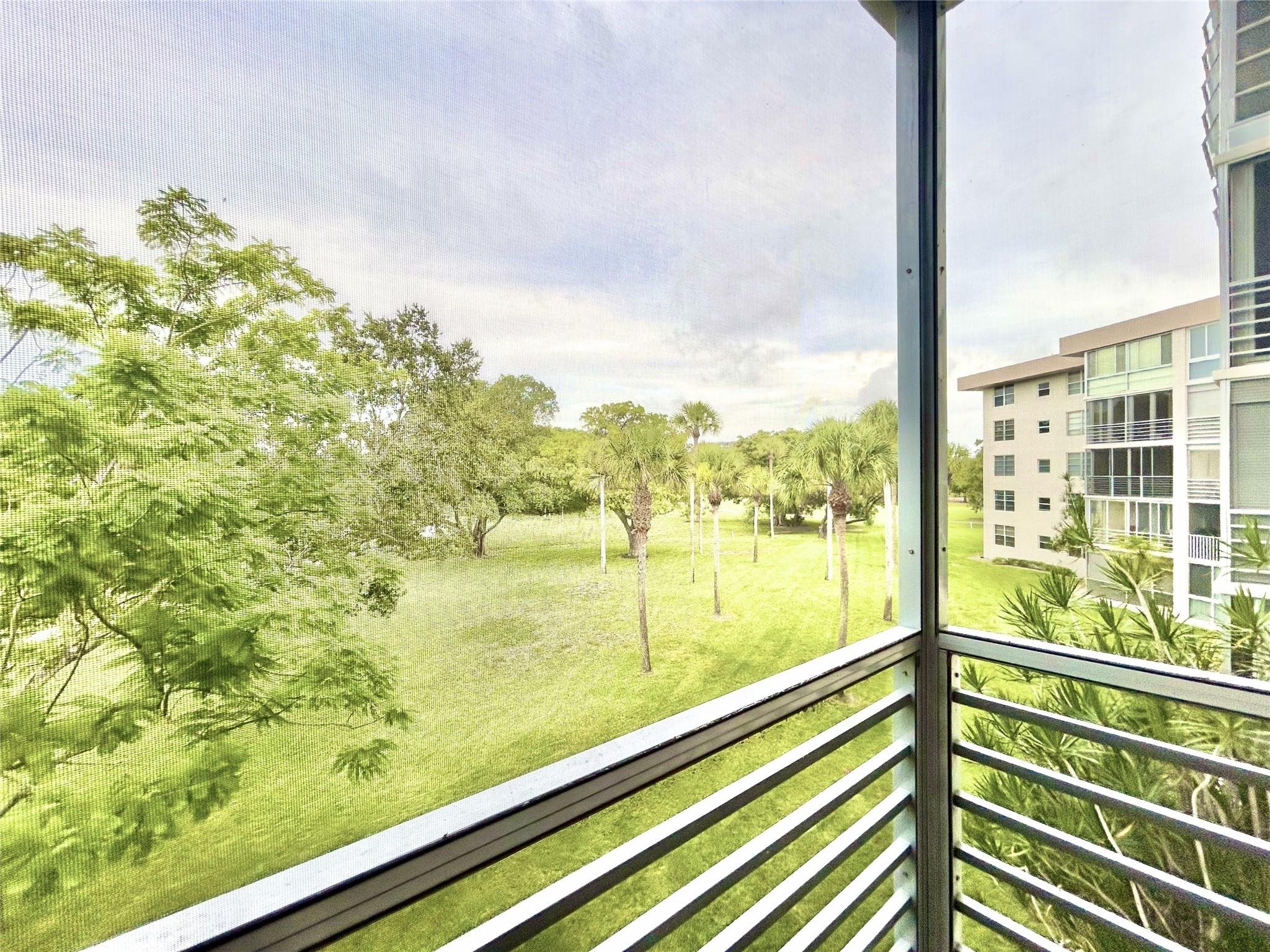 No 70 Palm-Aire Country C - Residential Lease