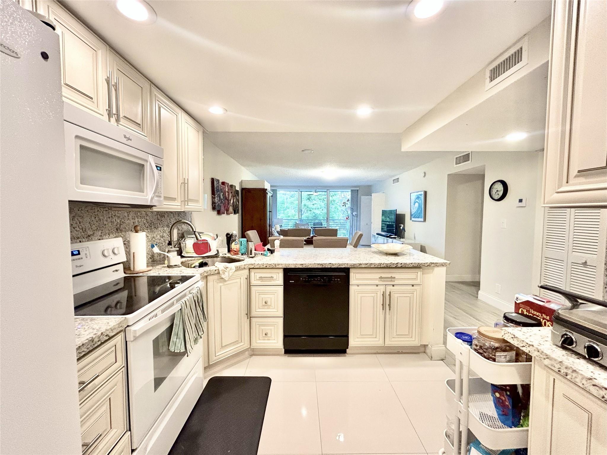 No 70 Palm-Aire Country C - Residential Lease