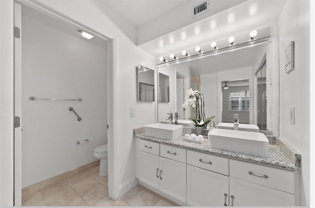 CARRIAGE HOUSES I CONDO - Residential Lease