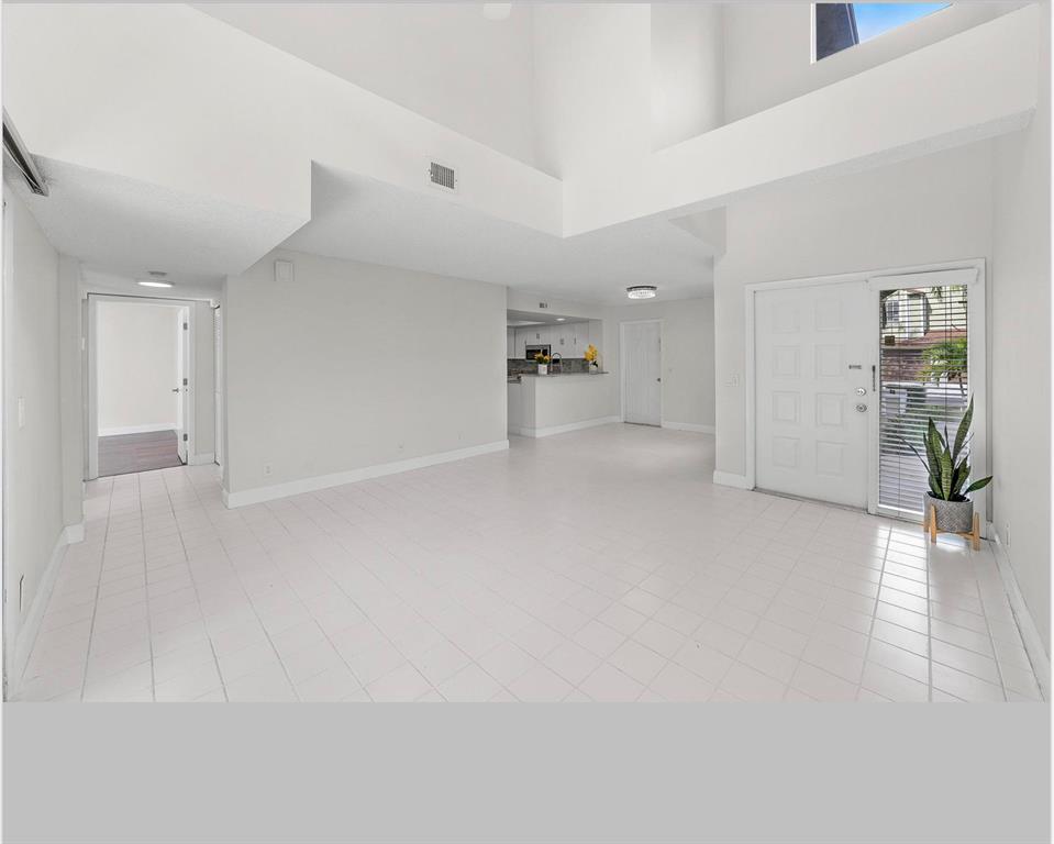 CARRIAGE HOUSES I CONDO - Residential Lease