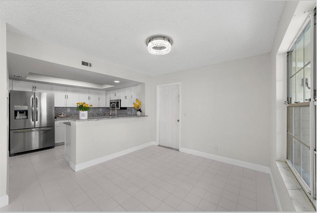 CARRIAGE HOUSES I CONDO - Residential Lease