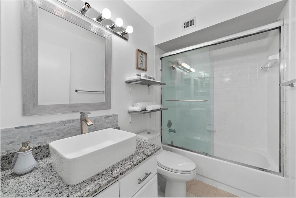 CARRIAGE HOUSES I CONDO - Residential Lease