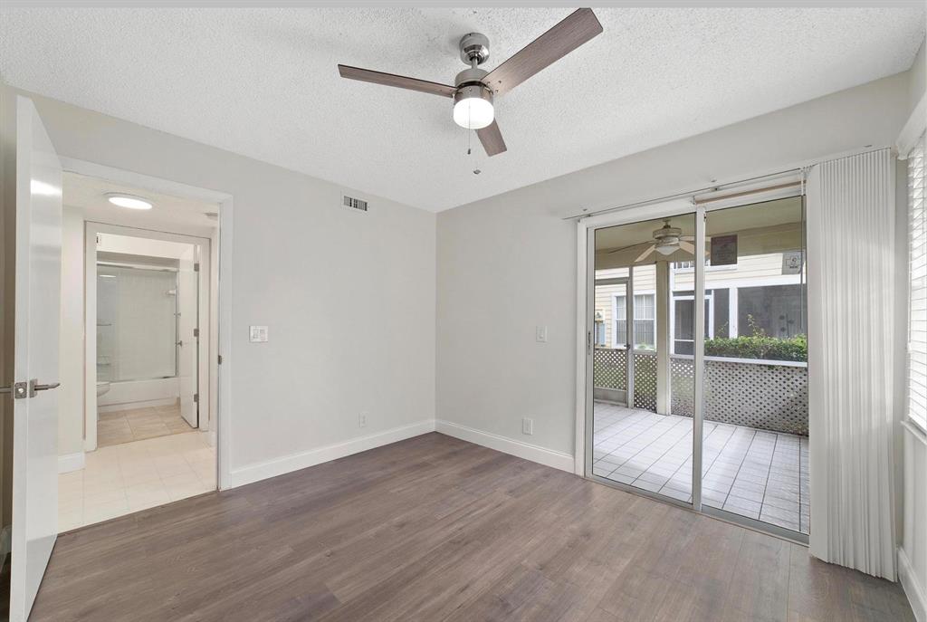 CARRIAGE HOUSES I CONDO - Residential Lease