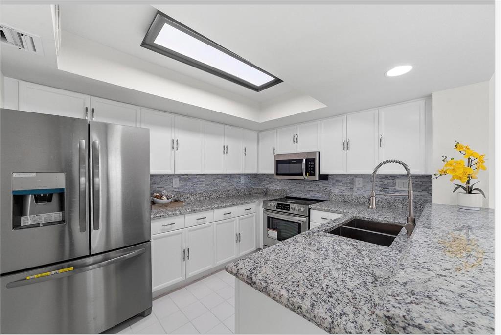 CARRIAGE HOUSES I CONDO - Residential Lease