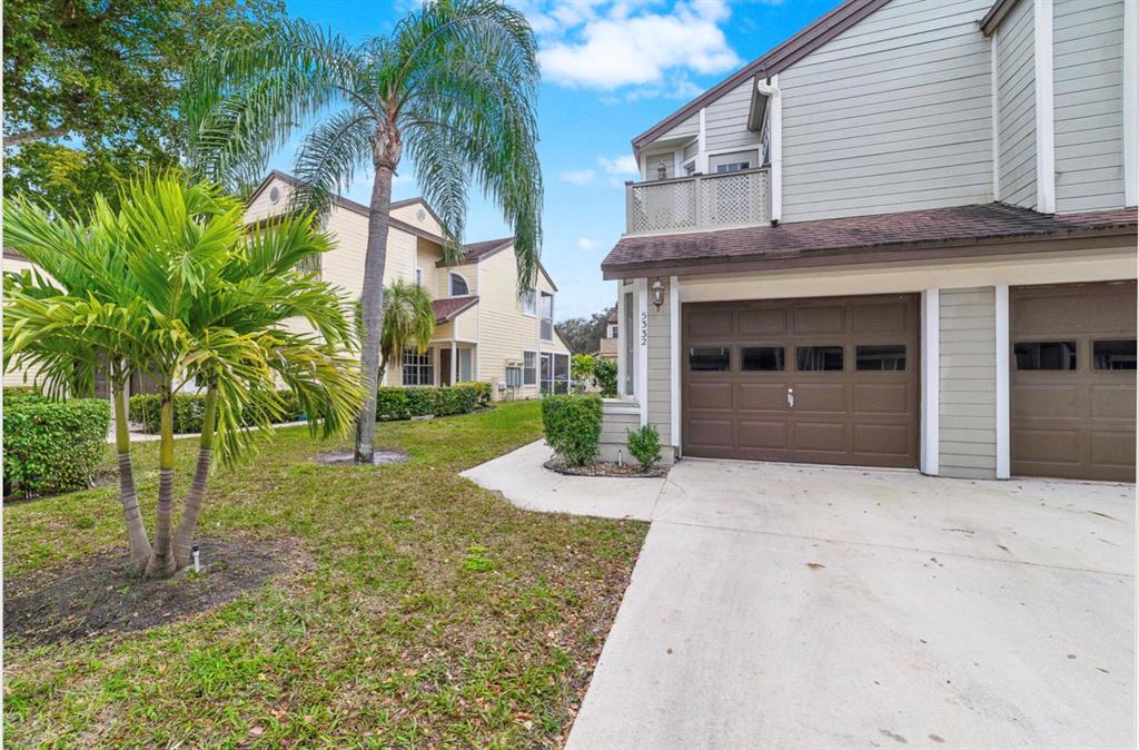 CARRIAGE HOUSES I CONDO - Residential Lease