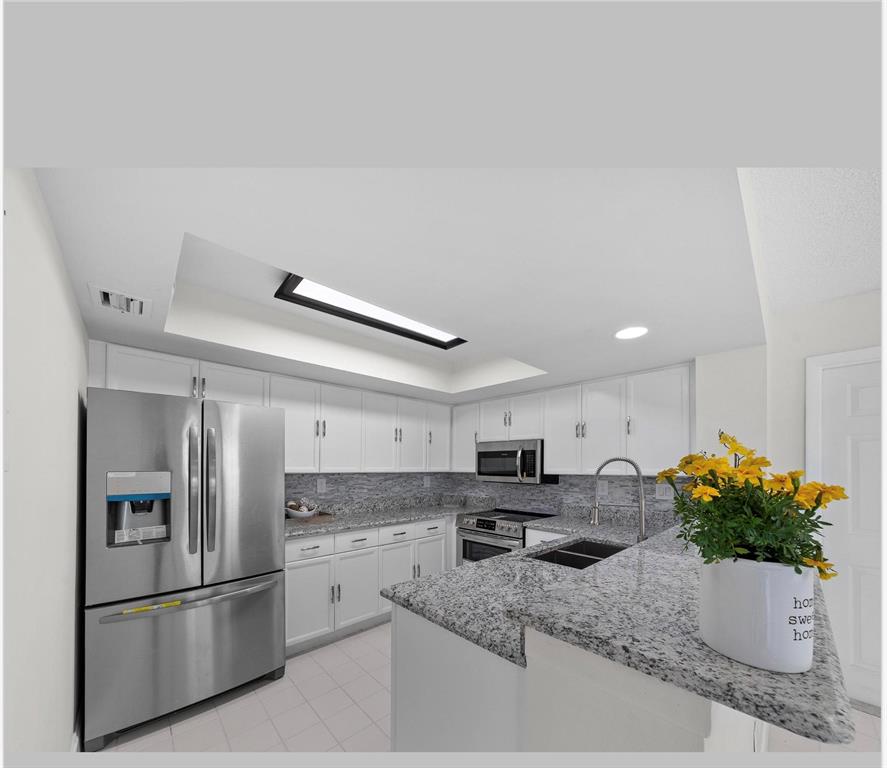 CARRIAGE HOUSES I CONDO - Residential Lease