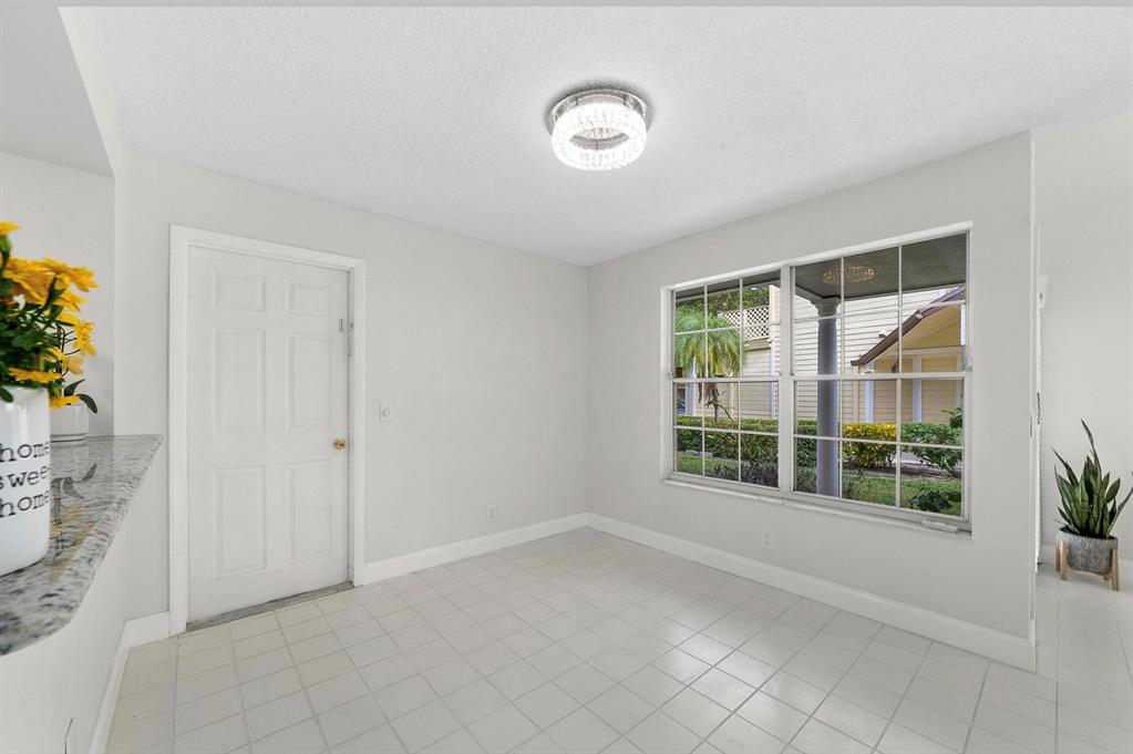 CARRIAGE HOUSES I CONDO - Residential Lease