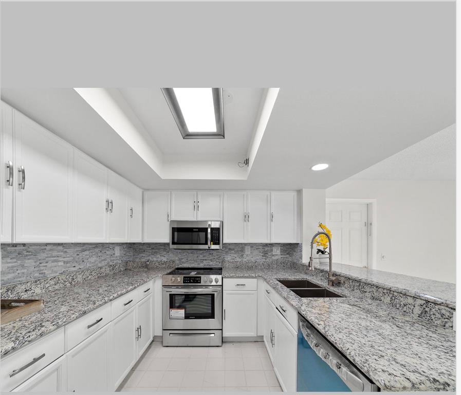 CARRIAGE HOUSES I CONDO - Residential Lease