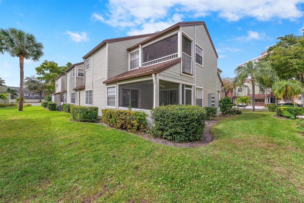 CARRIAGE HOUSES I CONDO - Residential Lease