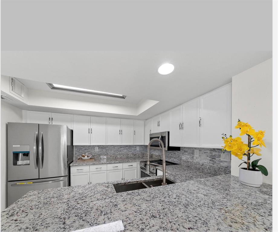 CARRIAGE HOUSES I CONDO - Residential Lease