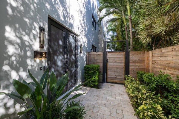 1955 NE 4TH ST APT 2, DEERFIELD BEACH, FL 33441 - Image b5887de665fc583fc7011985c829e726/2574358002