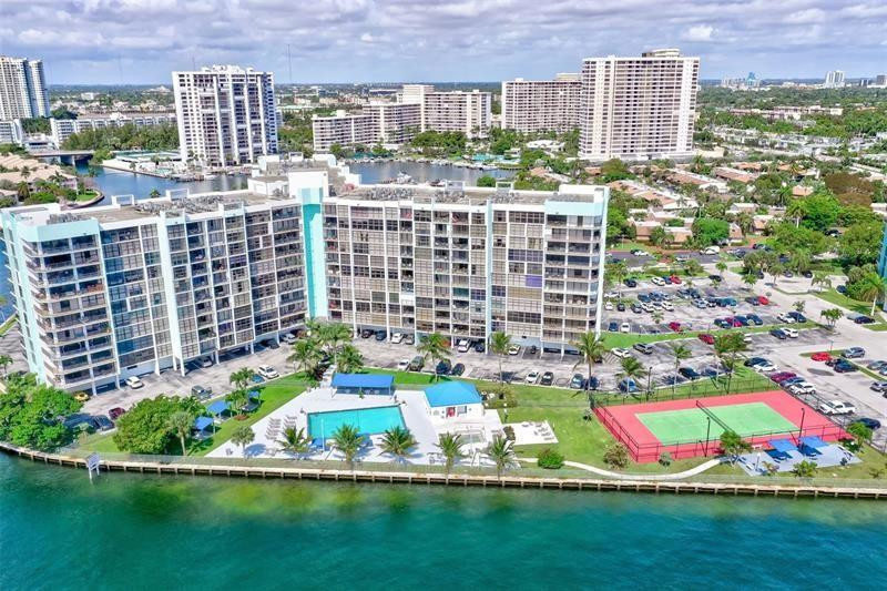 200 LESLIE CONDO - Residential