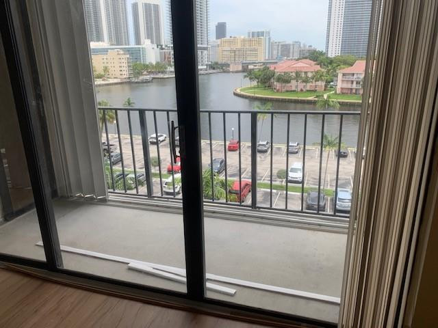 200 LESLIE CONDO - Residential