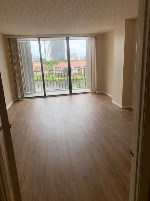 200 LESLIE CONDO - Residential