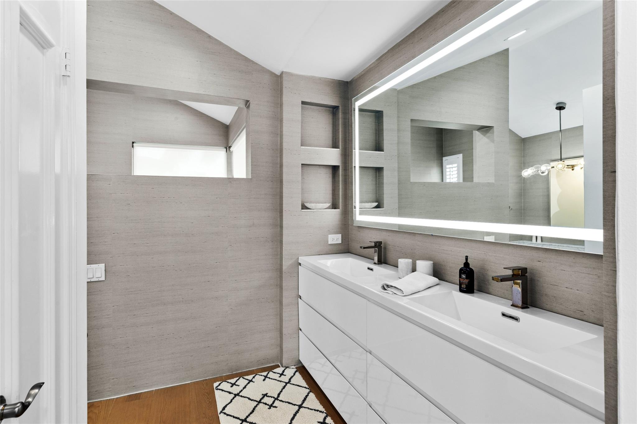 VENICE RESUB IN BLKS 3 & - Residential