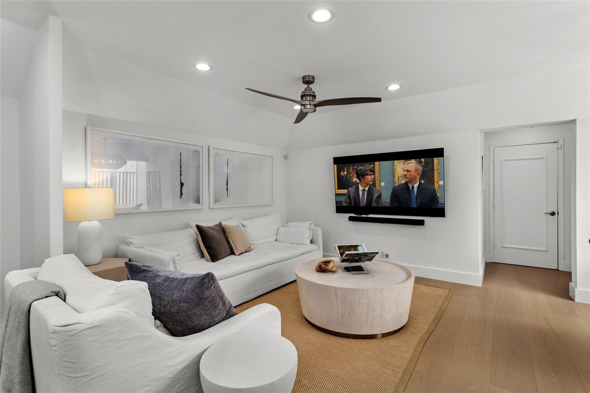 VENICE RESUB IN BLKS 3 & - Residential