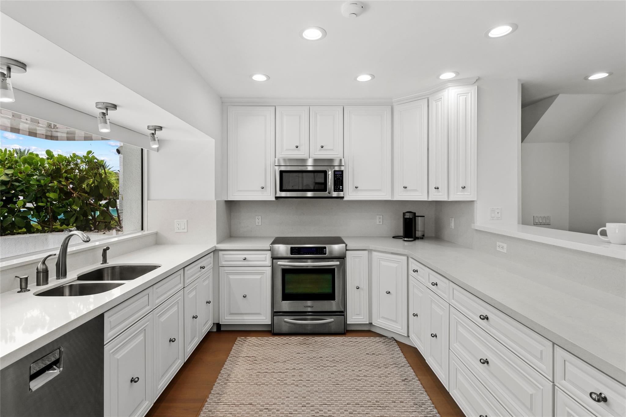 VENICE RESUB IN BLKS 3 & - Residential