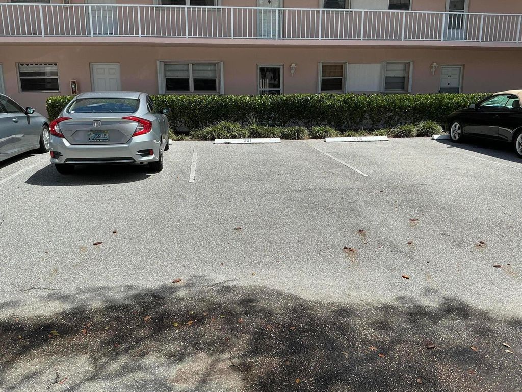 Photo of 18081 SE Country Club Drive #274, Jupiter, FL 33469 (MLS # B26004830)