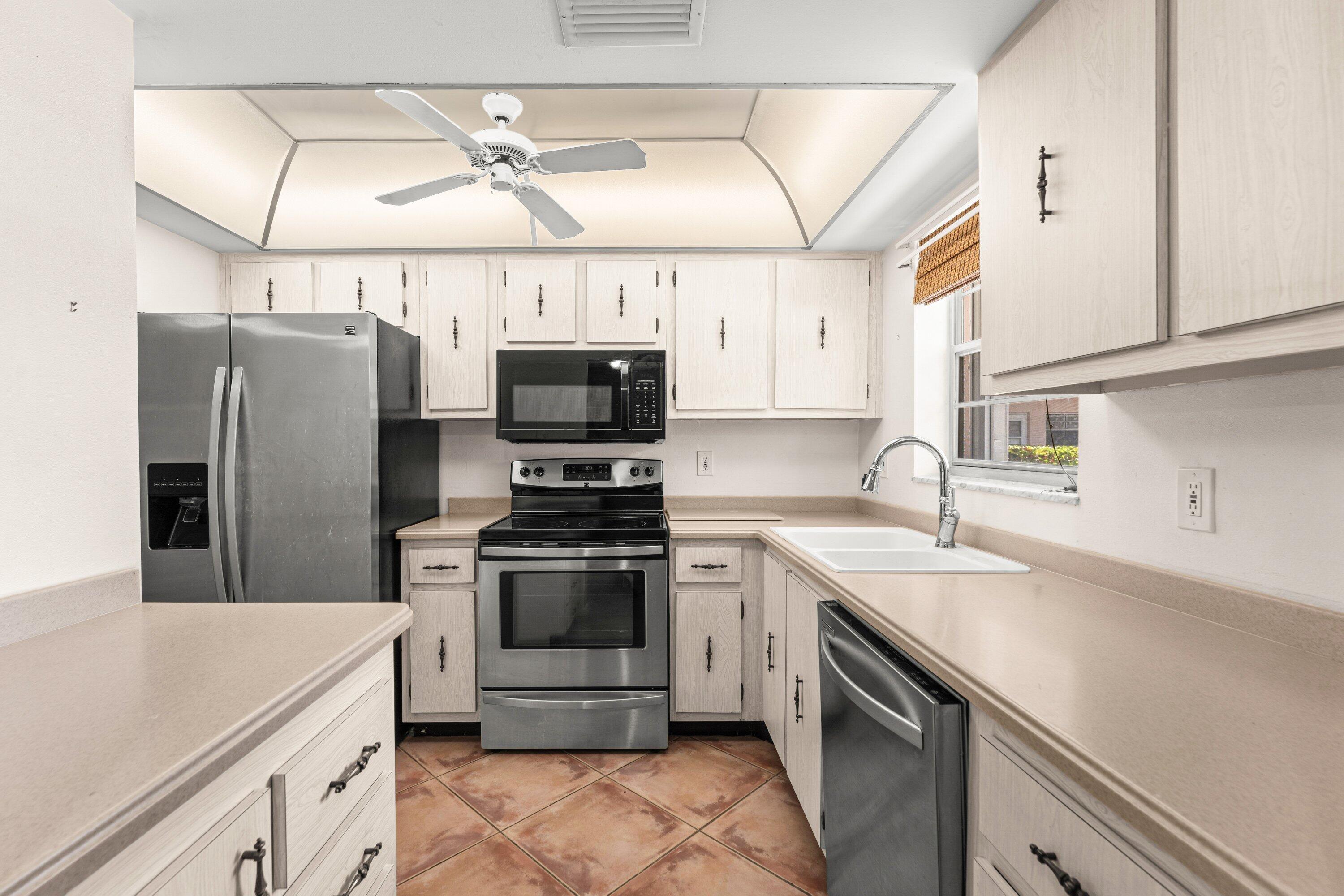 THE LITTLE CLUB CONDO - Residential