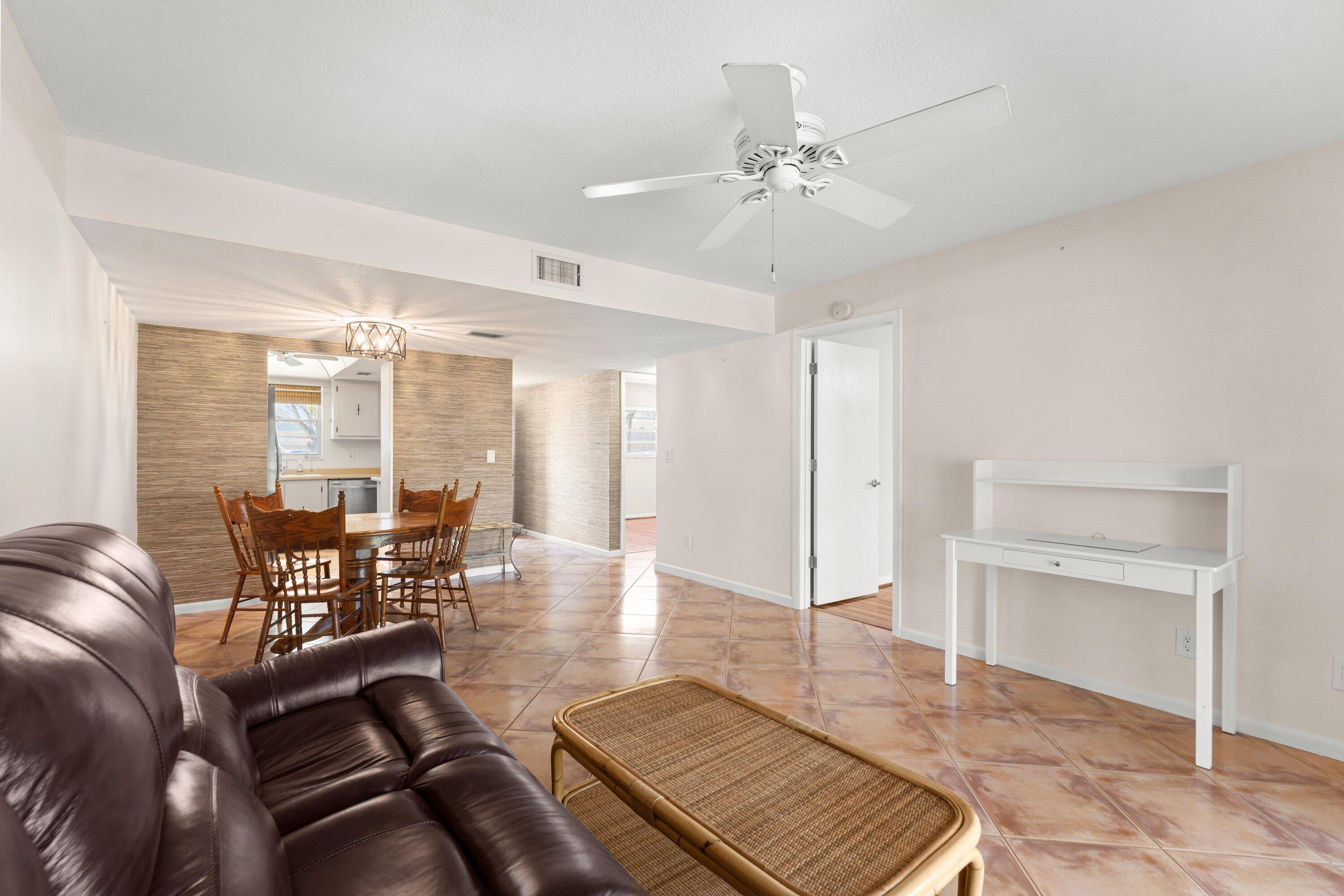 THE LITTLE CLUB CONDO - Residential