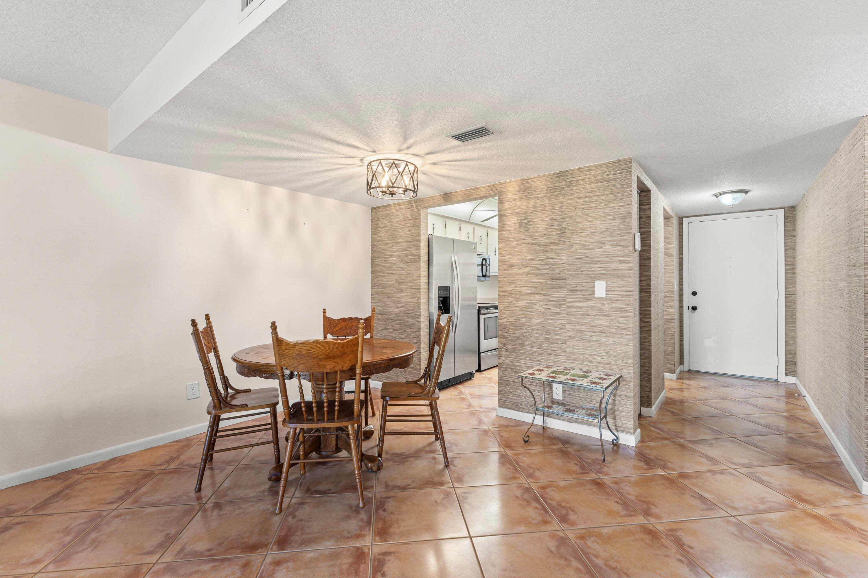 THE LITTLE CLUB CONDO - Residential