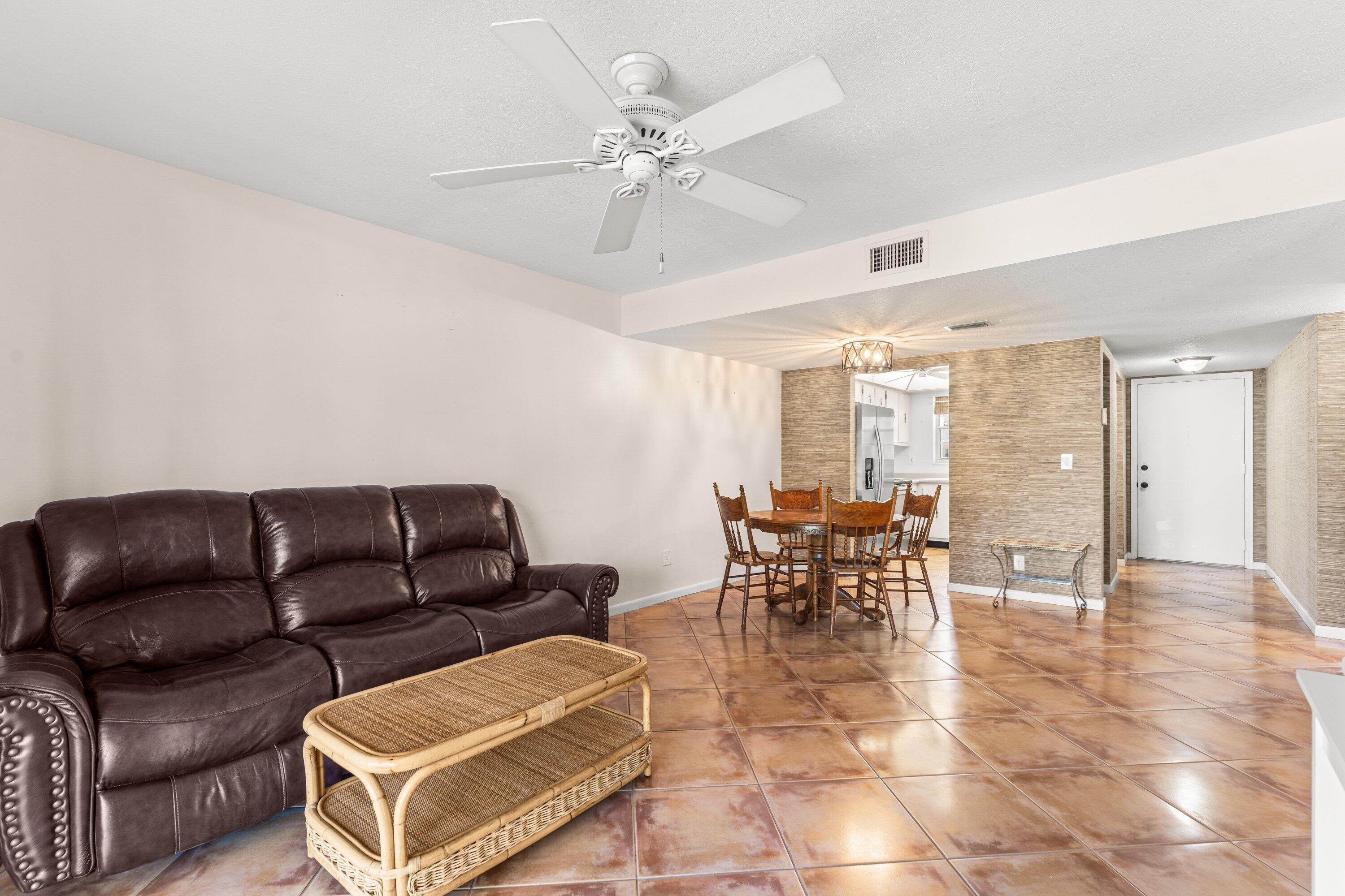 THE LITTLE CLUB CONDO - Residential