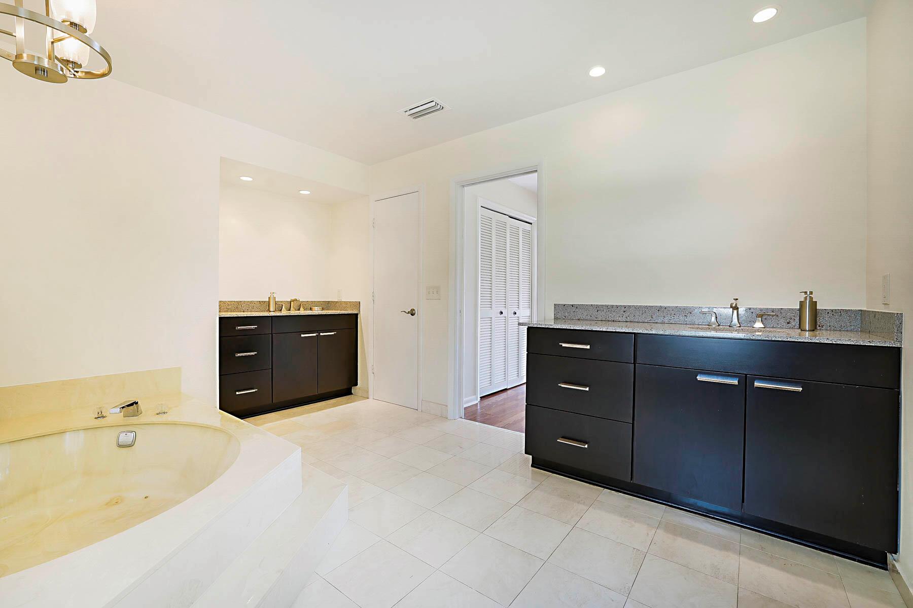 CARRIAGE HILL - Residential