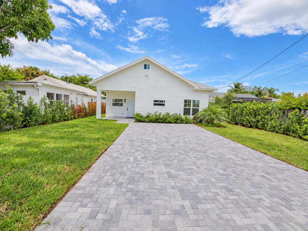 Photo of 520 38TH Street, West Palm Beach, FL 33407 (MLS # B26077329)