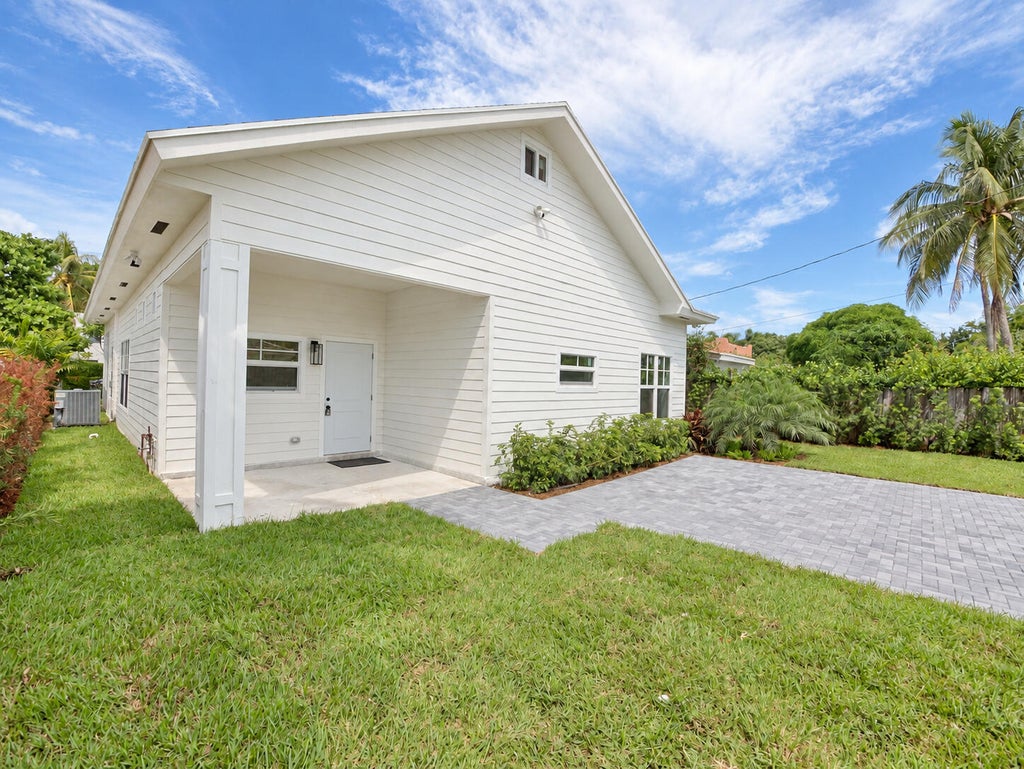 Photo of 520 38TH Street, West Palm Beach, FL 33407 (MLS # B26077329)