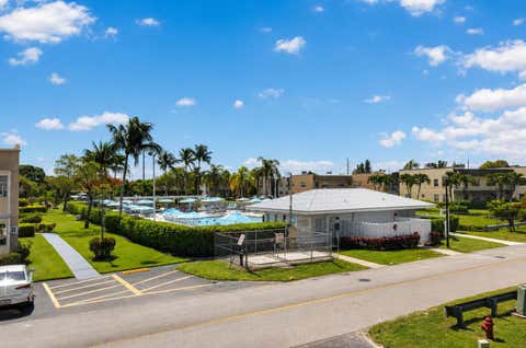 Tiny photo for 265 Burgundy #F, Delray Beach, FL 33484 (MLS # B26038693)