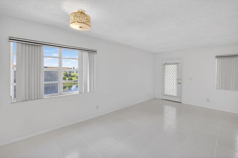 Tiny photo for 265 Burgundy #F, Delray Beach, FL 33484 (MLS # B26038693)