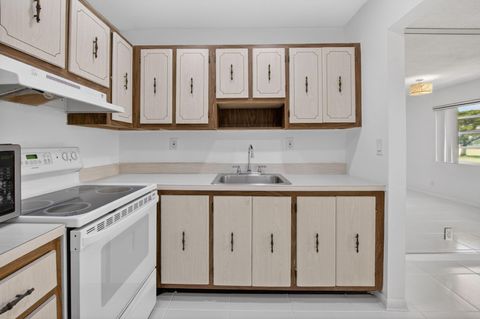 Tiny photo for 265 Burgundy #F, Delray Beach, FL 33484 (MLS # B26038693)