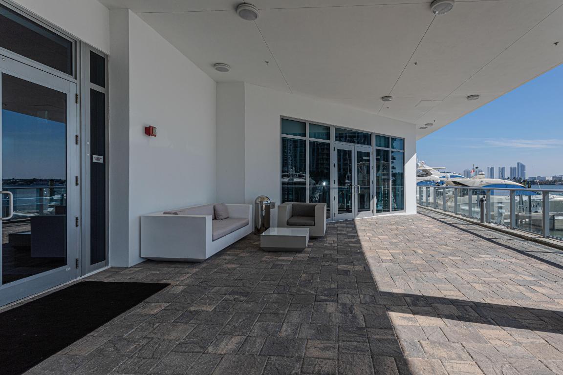 MARINA PALMS RESIDENCES NORTH CONDO - Residential