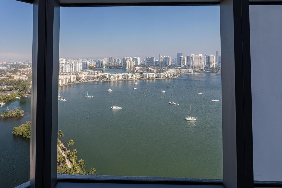 MARINA PALMS RESIDENCES NORTH CONDO - Residential