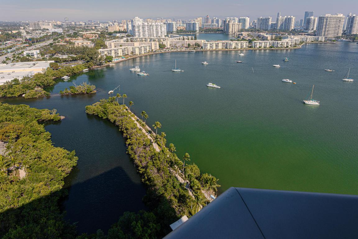 MARINA PALMS RESIDENCES NORTH CONDO - Residential